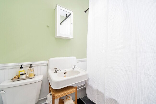 Building Photo - 53 Prescott St