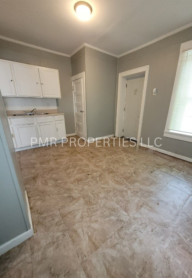 Building Photo - 1821 S 11th St