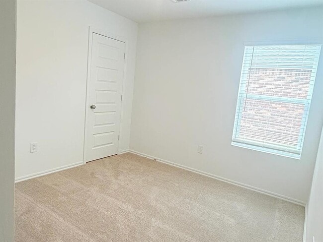 Building Photo - 16217 Lovers Ln