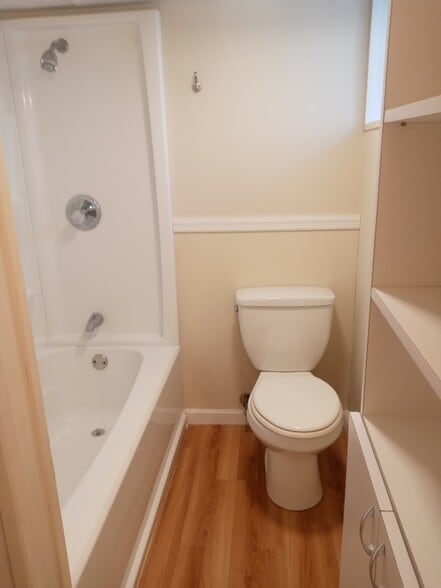 Bathroom - 41 N Quinsigamond Ave