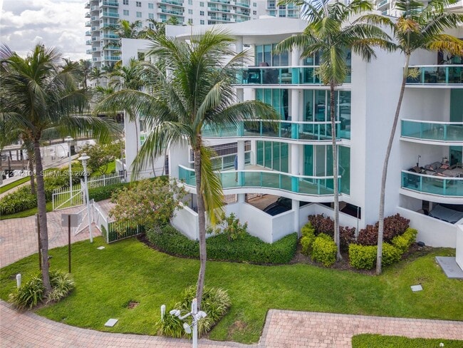 Building Photo - 7914 Harbor Island Dr