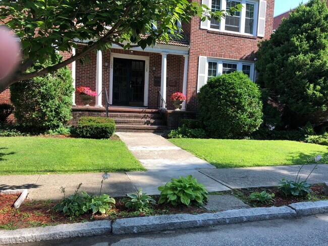 Building Photo - 126 Elton St