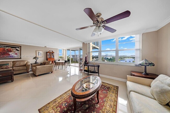 Building Photo - 3095 N Course Dr