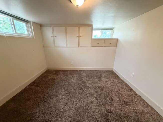 Building Photo - Charming 1-Bedroom | Utilities Included