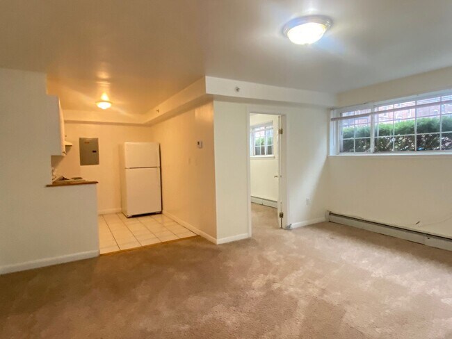Building Photo - Nice 3 bed in Packards corner