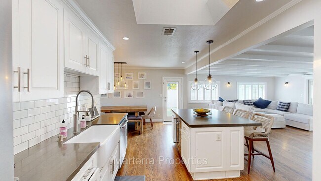Building Photo - Beautiful Home with Pool!