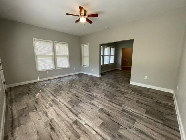 Building Photo - Duplex  835 S