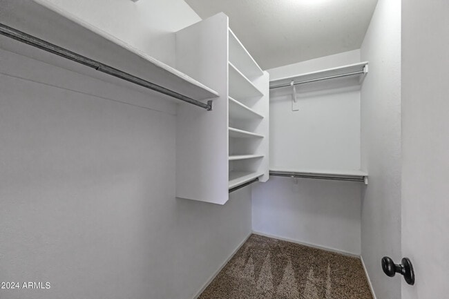 Building Photo - 2075 S Peppertree Dr