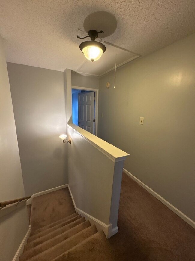 Building Photo - Beautiful 3 Bedroom 2 full bathroom home in Collierville