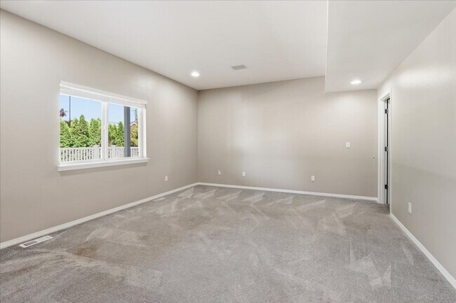 Building Photo - 5Bd/4Ba Marysville Home