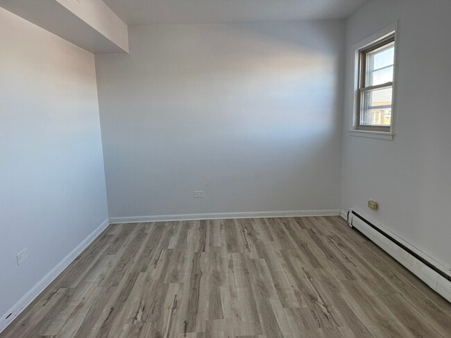 Building Photo - 5445 S Kilbourn Ave