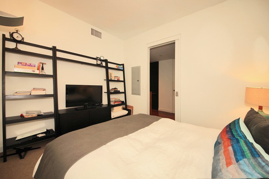 Building Photo - 6250 HOLLYWOOD Blvd