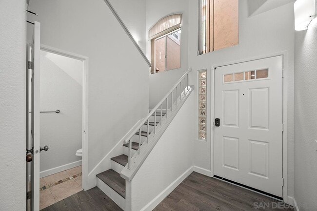 Building Photo - 7274 Shoreline Dr