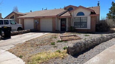 Building Photo - Cozy 2 Bedroom 2 Bath home near Shopping