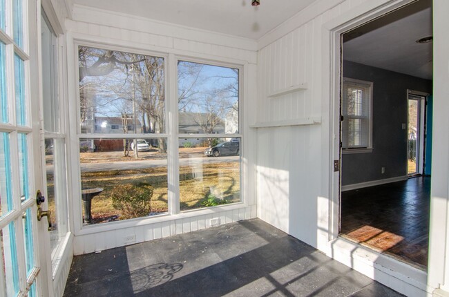 Building Photo - Precious 3-bedroom single-family Cape Cod