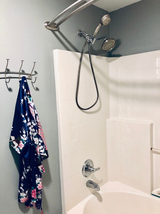 Master Soaking Bathroom - 16255 SW Audubon St