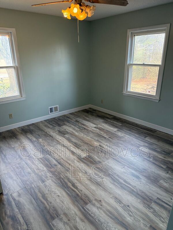 Building Photo - 575 Mt Lebanon Rd