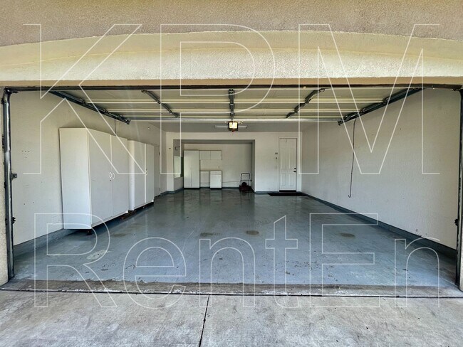 Building Photo - 5879 Riverbank Cir