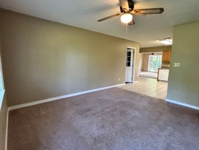 Building Photo - Country living