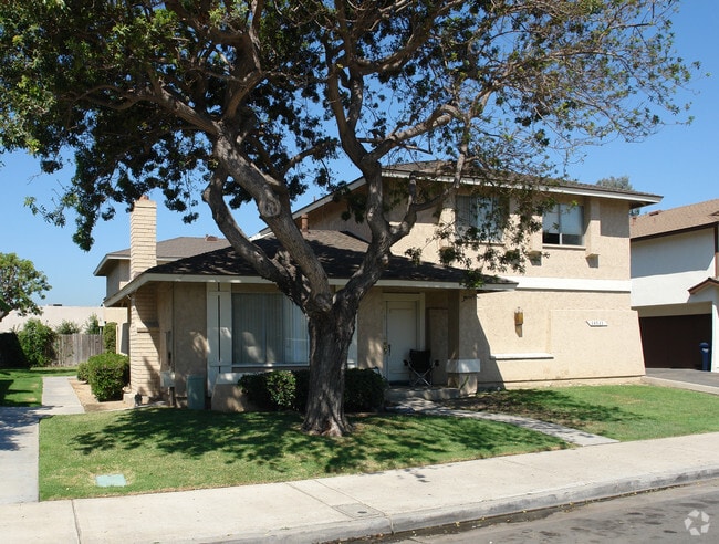 Building Photo - 16521 Regina Cir