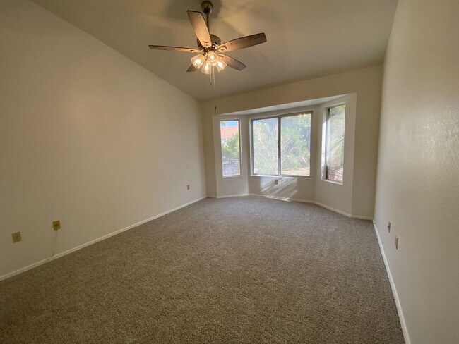 Building Photo - Sun City Summerlin - 55+ Community. Rare 2-bedroom