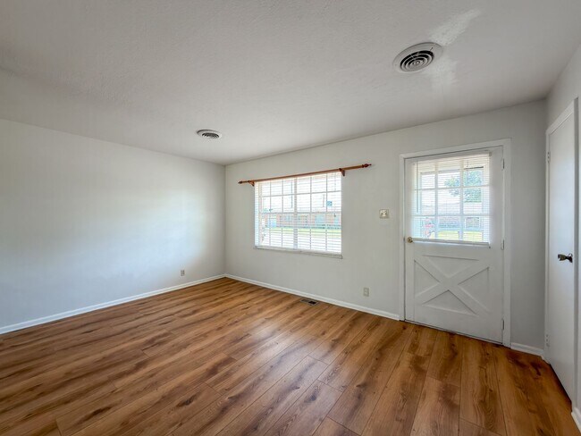 Building Photo - 7712 Colony-