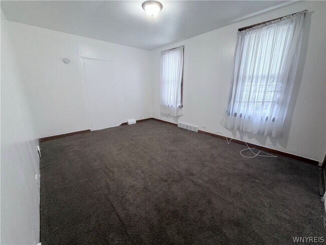 Building Photo - 901 South Park Ave