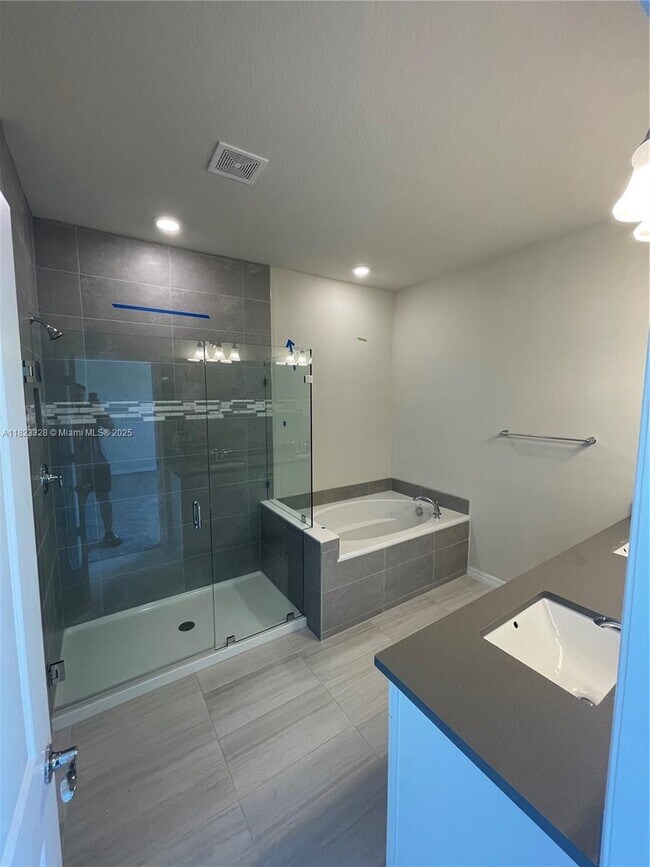 Building Photo - 2112 Appleton Cir S