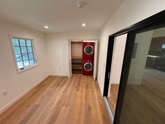 Building Photo - 2111 Hyperion Ave