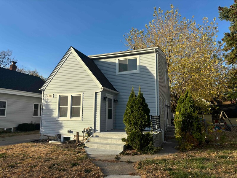 Building Photo - 2804 Lowry Ave N