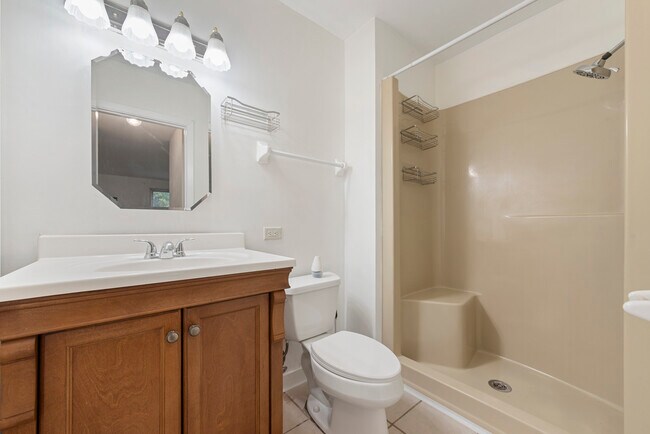 Building Photo - 1420 Stonebridge Cir