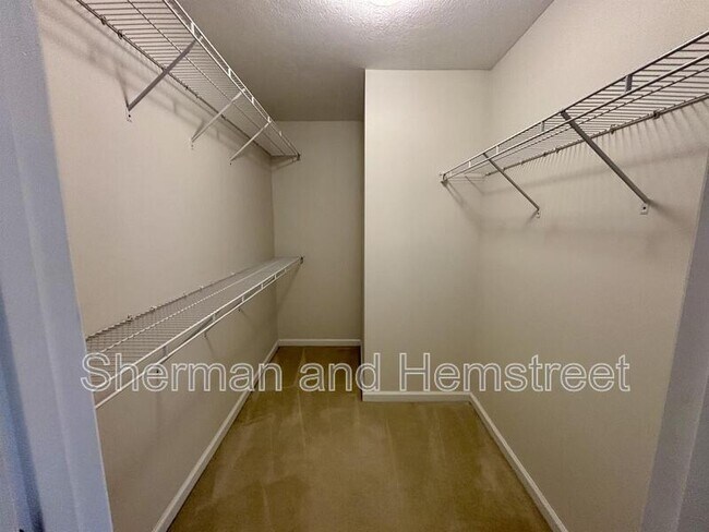 Building Photo - 389 Sandleton Way