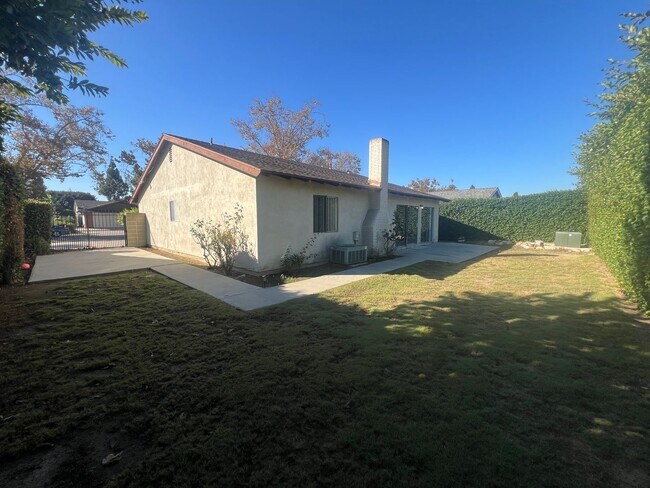 Building Photo - 3 Bedroom 2 Bath Home ,