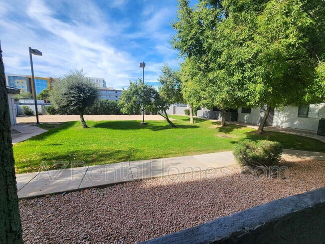 Building Photo - 1215 E Lemon St