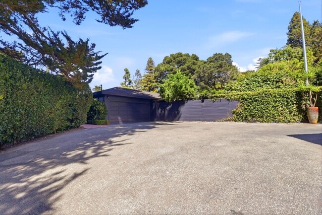 Building Photo - 820 Eucalyptus Ave