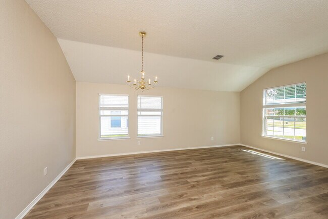 Building Photo - 1203 Hampton Dr