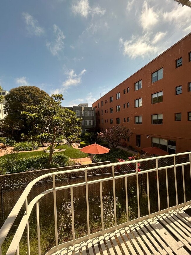 Building Photo - Beautiful 1 Bedroom located in one of San ...