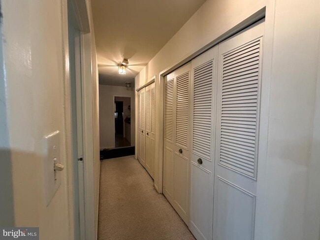 Building Photo - 10201 Grosvenor Pl