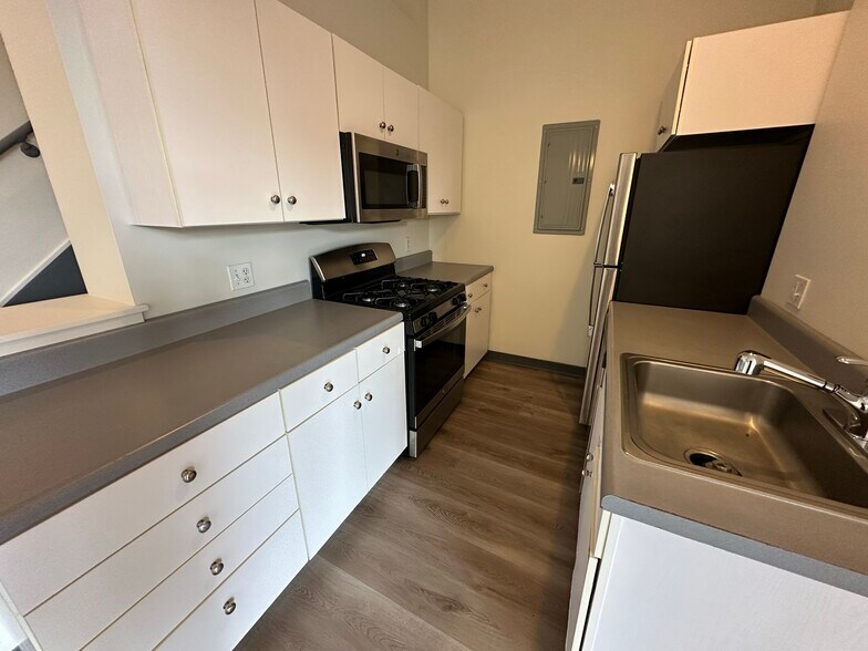 Building Photo - 145 E Berkeley St