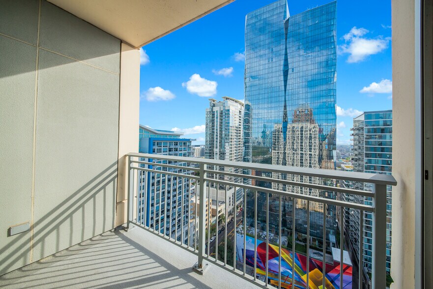 Building Photo - 1250 S Michigan Ave