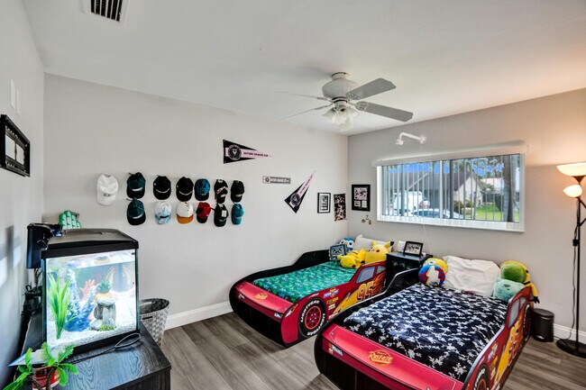 Building Photo - 10501 NW 20th Ct