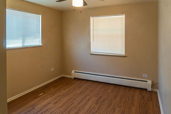 Building Photo - 2396 S Linden Ct