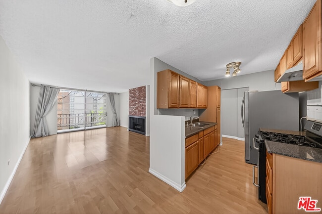 Building Photo - 421 La Fayette Park Pl