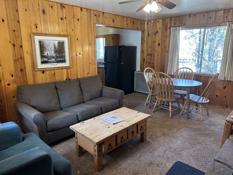 Building Photo - 237 E White Mountain Blvd