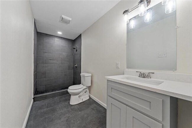 Building Photo - 4025 Hiland Dr