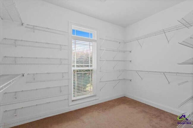 Building Photo - 300 Cheshire Dr