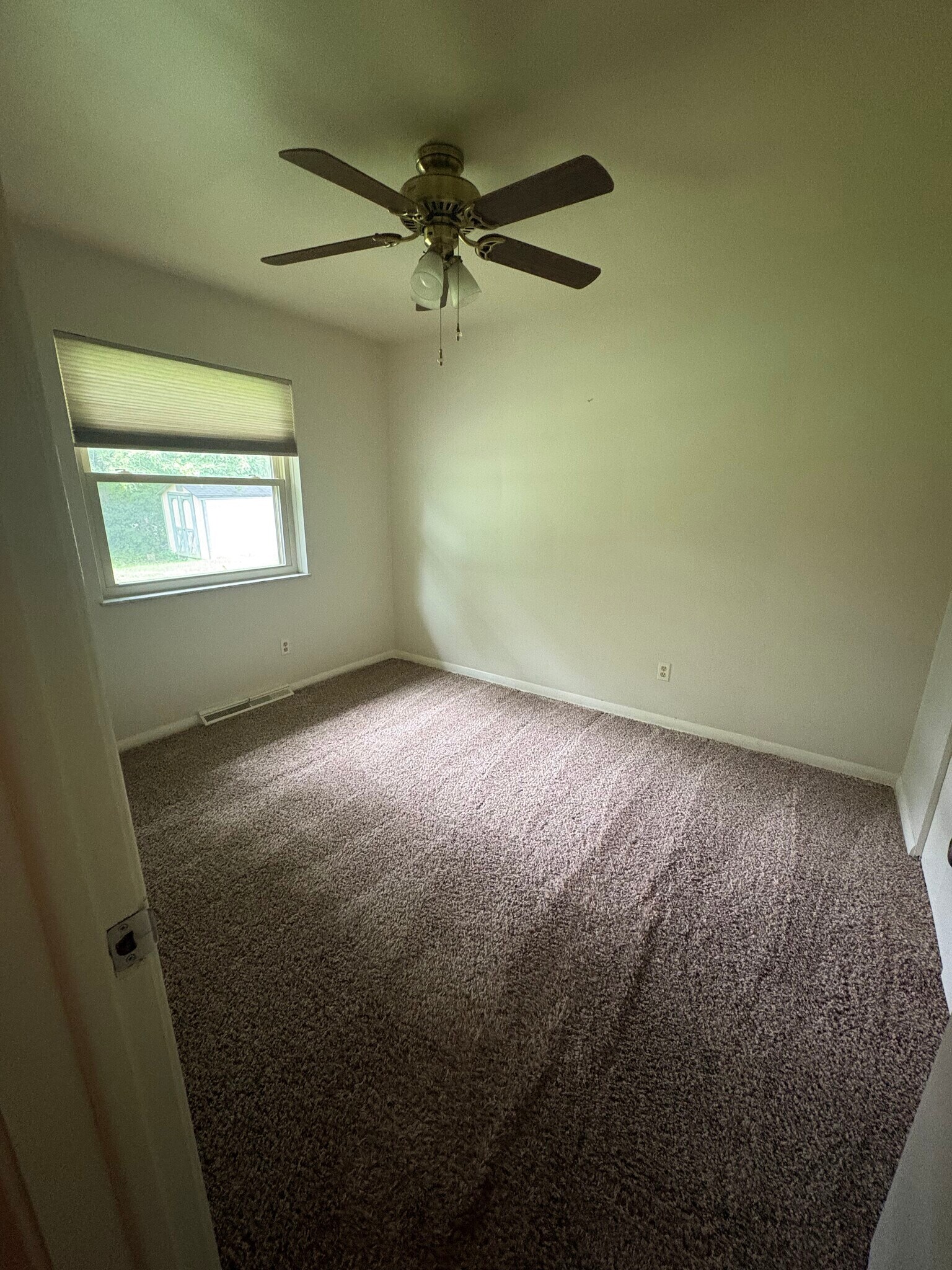 Building Photo - 817 Hollywood Cir