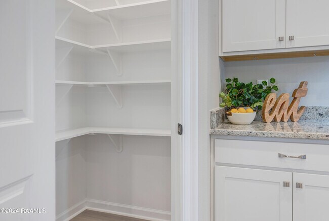 Building Photo - 124 Lightbourne Dr