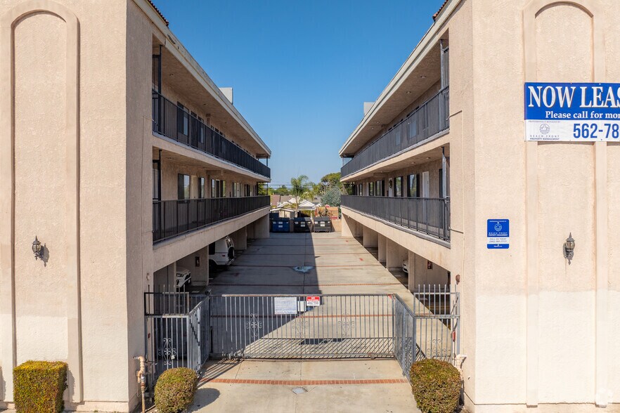 Building Photo - 1555-57 Carson St.