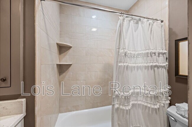 Building Photo - 55 Gadsden St